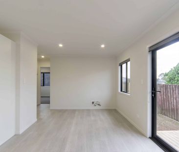 Near New Charming 3-Bedroom Home in Prime Hamilton Location - Photo 1