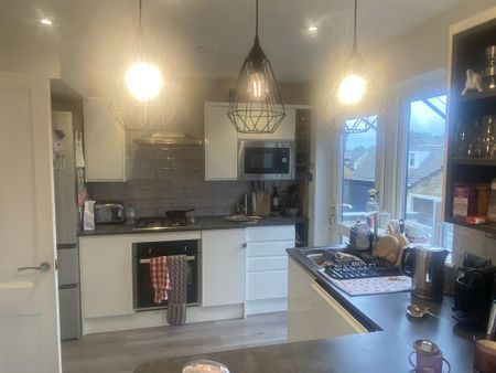 3 bedroom semi-detached house to rent - Photo 5