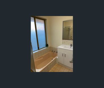 Family Home with Private Swimming Pool in Woodvale - Photo 6