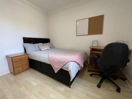 3 bedroom apartment to rent - Photo 4