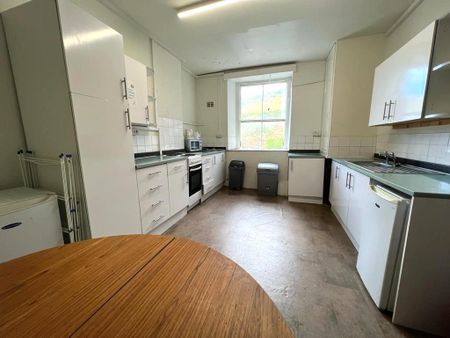 4 bedroom flat to rent - Photo 5