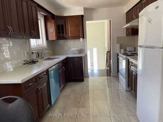 Detached Home For Lease | W9255030 - Photo 1