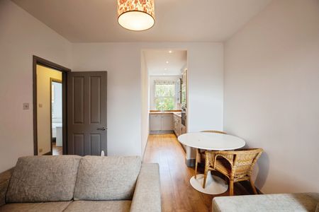 3 Bed Flat, Tyrwhitt Road, SE4 - Photo 3