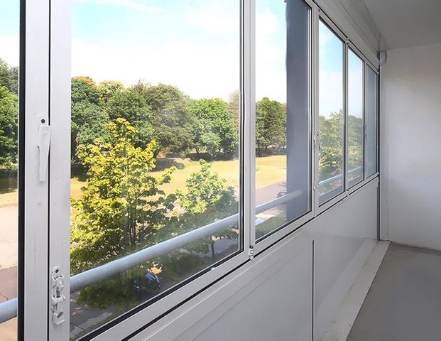 Schöne 3-Raumwohnung mit vollverglastem Balkon - Foto 1