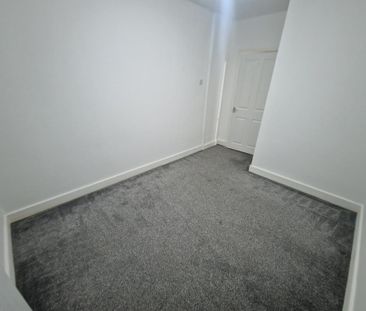3 bedroom flat to rent - Photo 5