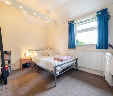 4 bedroom semi-detached house to rent - Photo 4