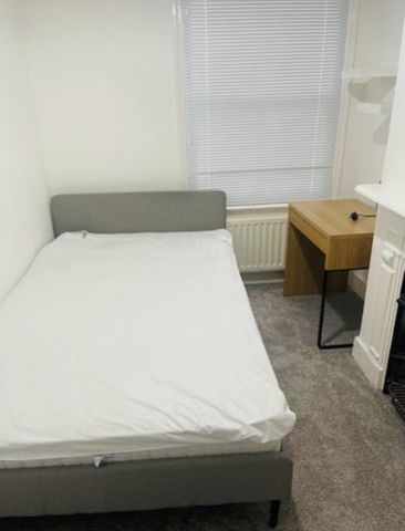Room in a Shared House, Liverpool Road, RG1 - Photo 3