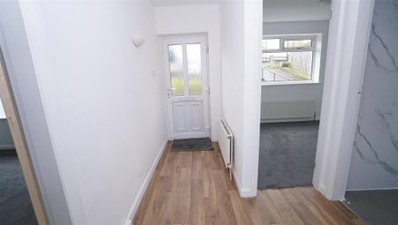 2 bedroom semi-detached bungalow to rent - Photo 4