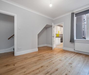 4 bedroom terraced house to rent - Photo 3