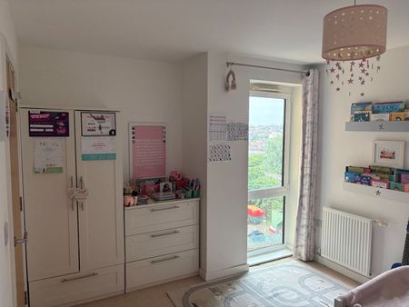 2 Bed Flat, Enterprise Way, SW18 - Photo 3