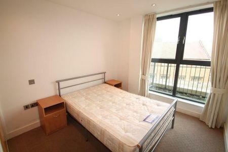 2 bedroom flat to rent - Photo 2