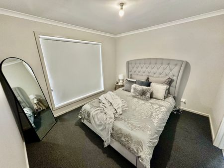 4 bedroom home - Photo 3