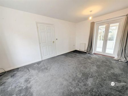 4 bedroom detached house to rent - Photo 2