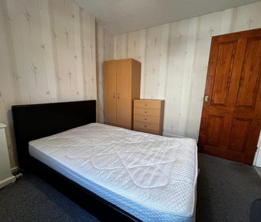 3 bedroom private hall to rent - Photo 6