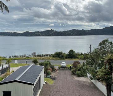 STUNNING 4 BEDROOM HOME WITH VIEWS. - Photo 2