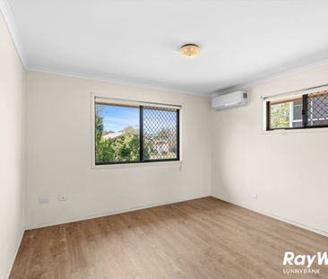 Charming Lowset Home in Quiet Street - Photo 3