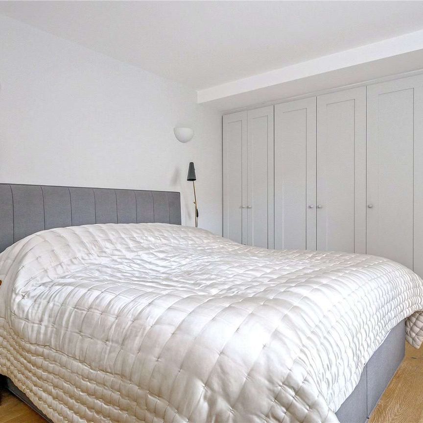 Striking two bedroom apartment in Clerkenwell. - Photo 1