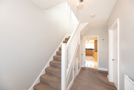 Recently Renovated 4 Bedroom 2 Bathroom Family Home to Let Close to Epsom Town Centre - Photo 4