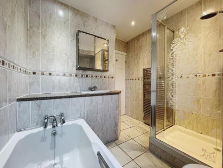 1 bedroom in a flat share to rent - Photo 5