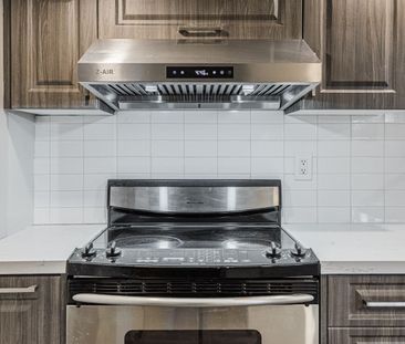 For Lease - 72B Dunning Avenue, Aurora, Ontario - Photo 2