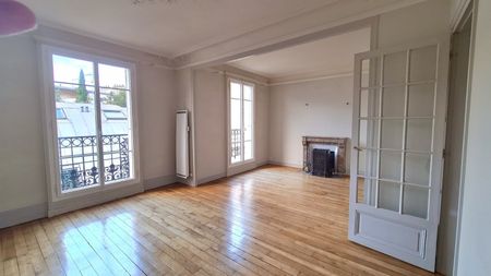 Métro Anvers, appartement 54 m2 + pièce de service + cave - Photo 4