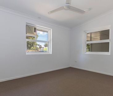 MODERN DUPLEX LIVING IN ROSSLEA! - Photo 1