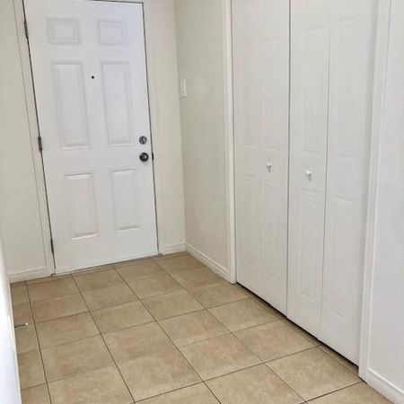 Beau et grand 4.5 de 1 200 p.c. pour 55 ans et plus - Photo 4