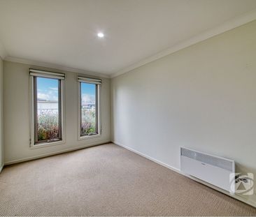 EFFORTLESS LIVING IN A PRIME LOCATION! - Photo 6