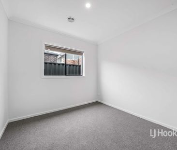 18 Yucamane Drive, Truganina VIC, Belconnen - Photo 6