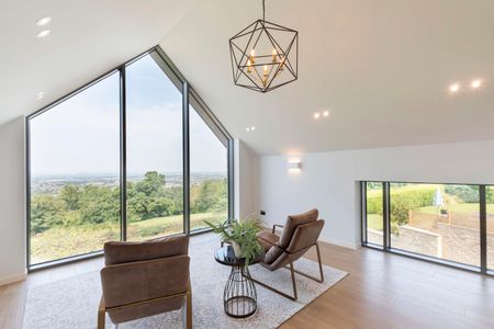 Cleeve Hill, Cheltenham, Gloucestershire - Photo 4