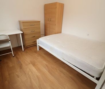Room in a Shared House, Corfield St, E2 - Photo 5