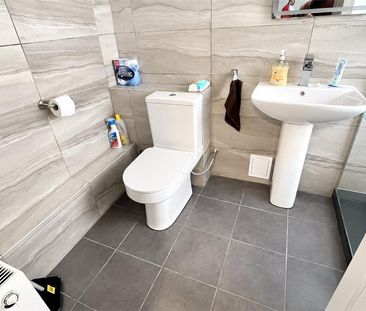 1 bedroom in a house share to rent - Photo 5