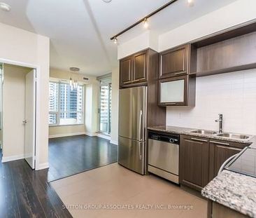 Beautiful Two Bedroom Unit With Parking Wellesley & Sherbourne - Photo 2