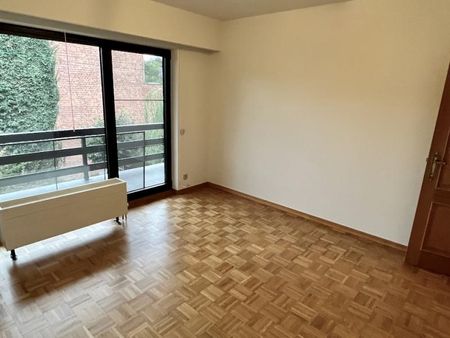 Prachtig gelegen appartement met lift, 2 slpk, terras, berging en autostaanplaats - Photo 5