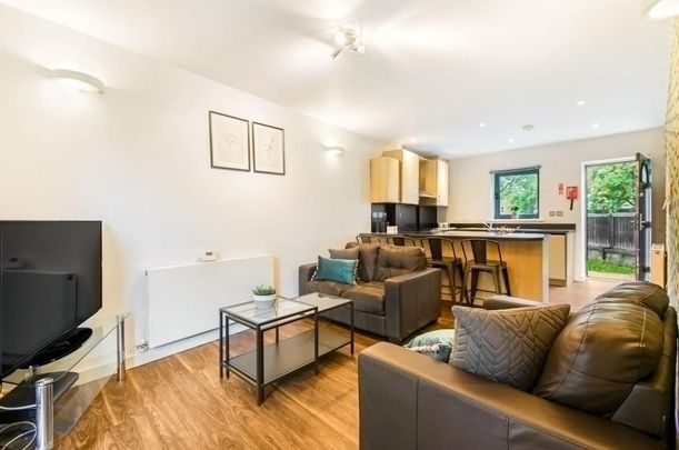 1 bedroom in a house share to rent - Photo 1