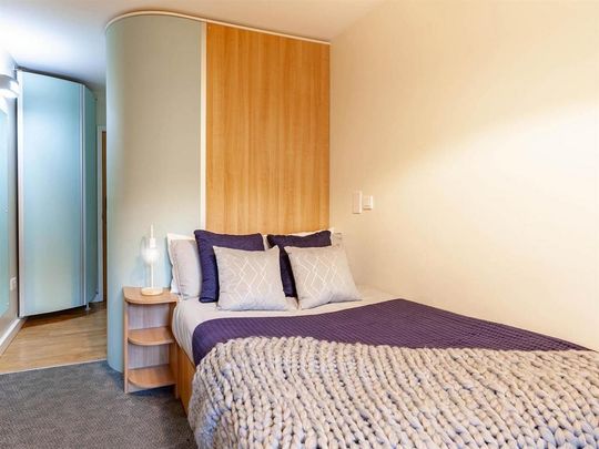 1 bedroom in a flat share to rent - Photo 1