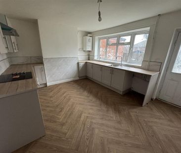 3 bedroom end of terrace house to rent - Photo 6