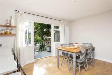 4 bedroom semi-detached house to rent - Photo 3