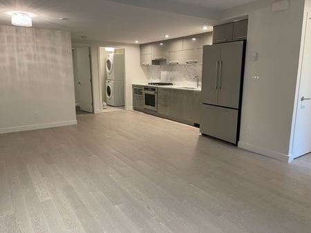 Newport 1 Bedroom Condo - Photo 3