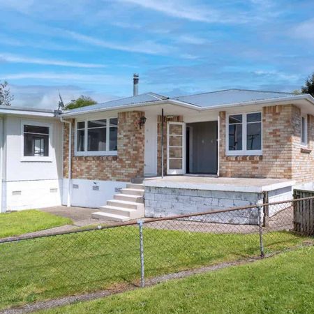 Sizeable family home - Photo 3