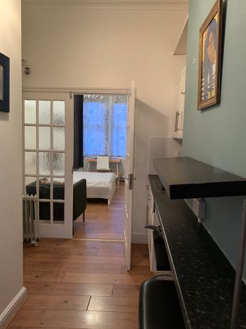 Studio Flat, Queens Road, N11 - Photo 4