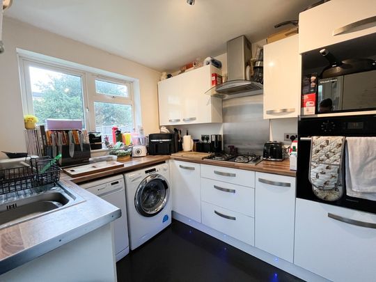 2 bed end of terrace house to rent in Basemoors, Bracknell, Berkshire, RG12 2RG - Photo 1