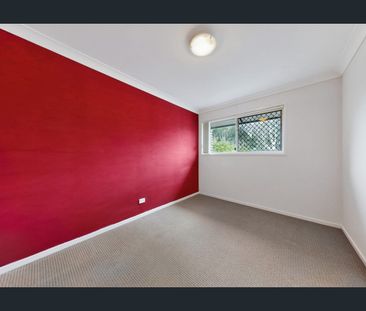 Modern 3-Bedroom Townhouse with Study, Balcony & Covered Patio - In... - Photo 4