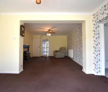 3 bedroom semi-detached house to rent - Photo 5