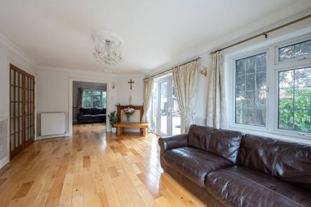 4 bedroom detached house to rent - Photo 3