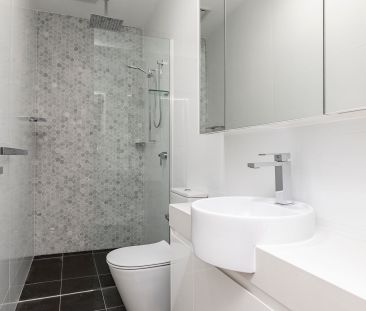 Tri-level Three Bedroom Terrace Residence - Photo 3