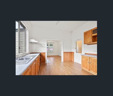 Character on Wellington - Photo 6