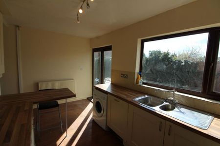 2 bedroom end of terrace house to rent - Photo 4