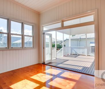 Beautiful 4 Bedroom Queenslander! - Photo 2