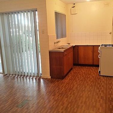 Large Unit In Top Location. Walk to Amenities. Viewing a Must! - Photo 1